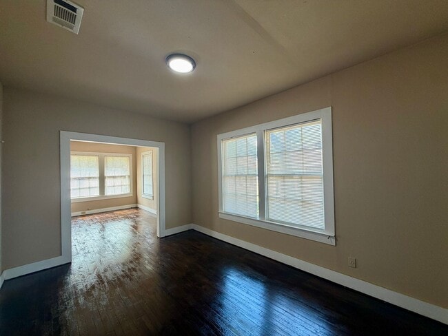 Building Photo - 523 N 31st St