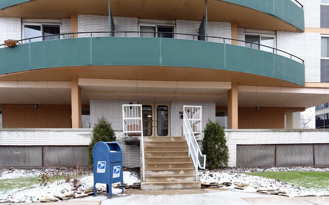 Building Photo - Laronde Apartments