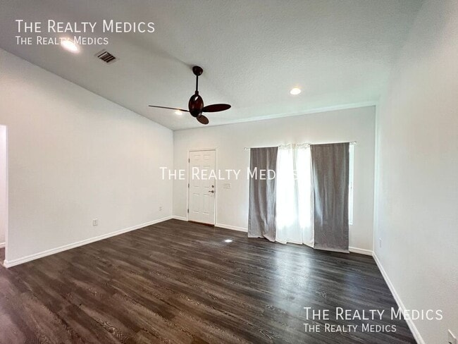 Building Photo - 125 Fisher Ct