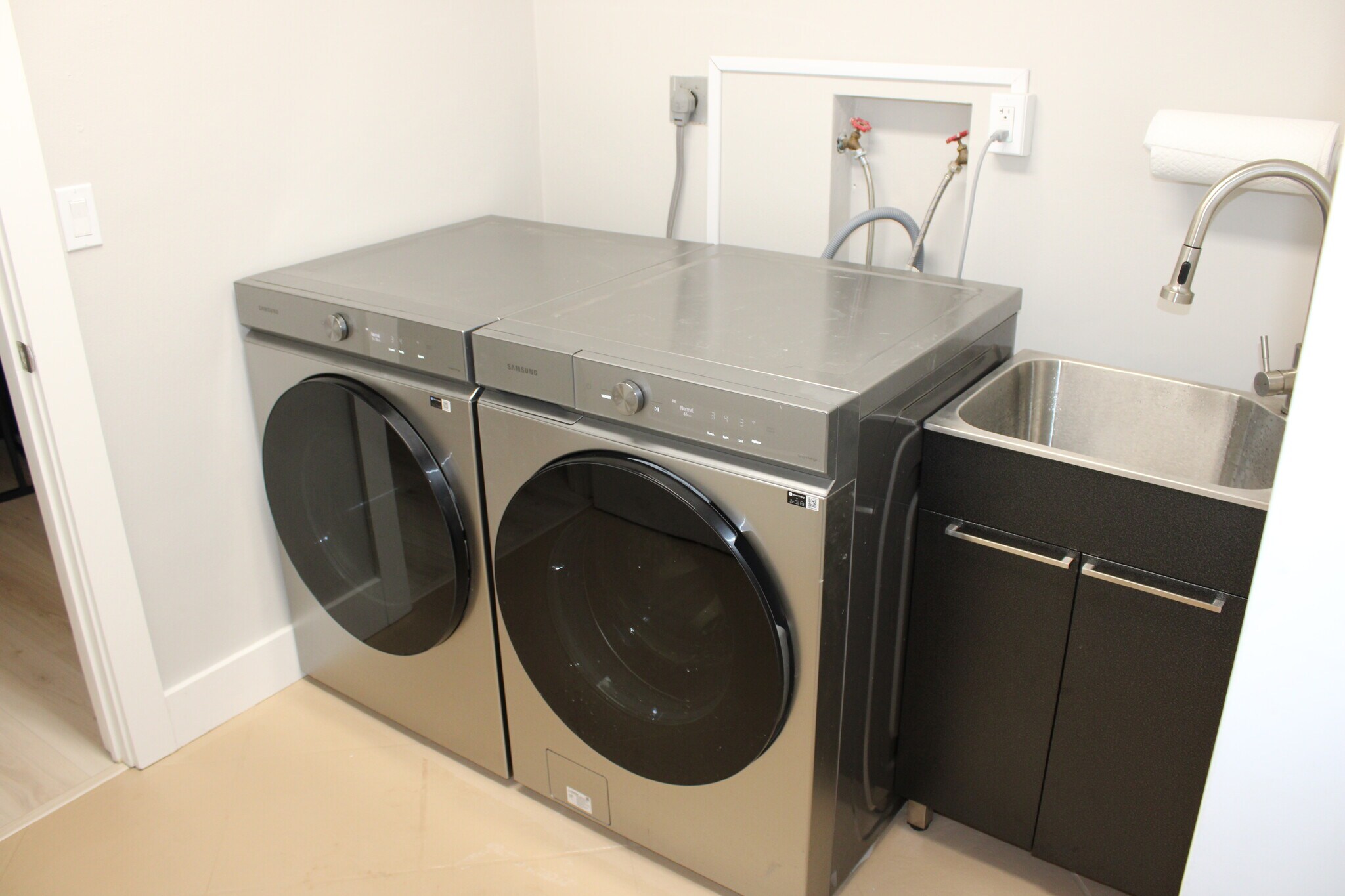 Building Photo - 229 Palm Is NW