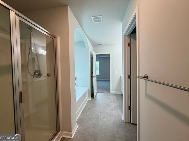 Building Photo - 121 Quail Forest Circle