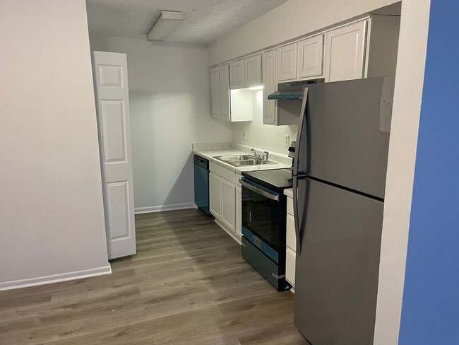 Building Photo - Modern 2-Bed, 1-Bath Oasis with Central Ai...