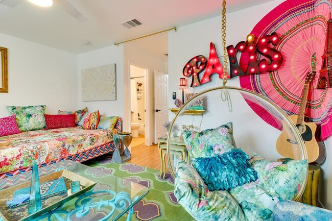 Building Photo - 1208 E 3rd St