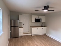 Building Photo - 3107 S Park Ave