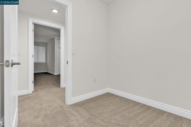 Building Photo - 1310 Creekside Dr