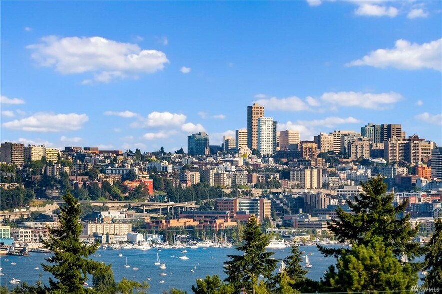 Building Photo - 818 N 47th St