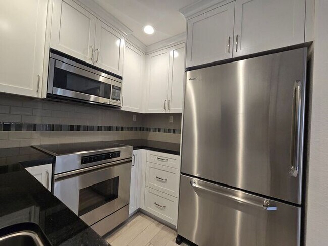 Building Photo - Private La Jolla Condo with Resort-Style Amenities Near UTC