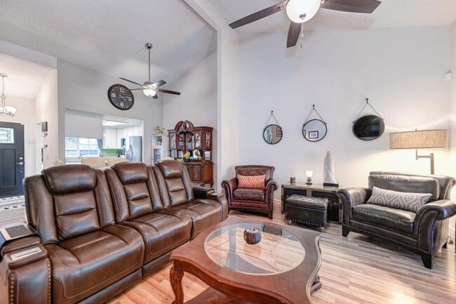 Building Photo - 821 Florin Rd