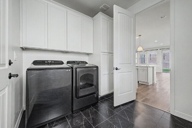Building Photo - 6954 W Maya Way