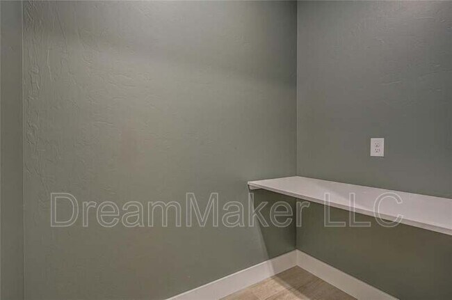 Building Photo - 126 Hope Ave