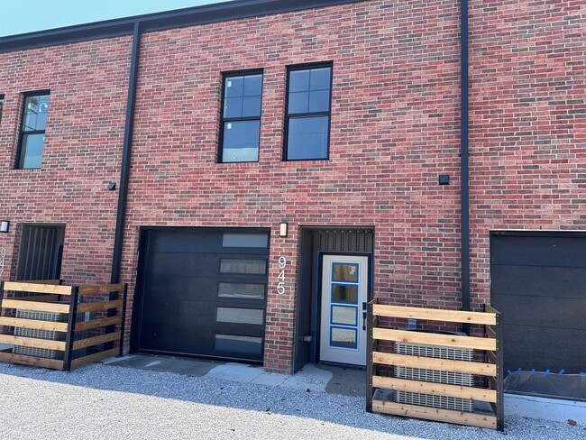 Building Photo - ***949 SE 10th Street***