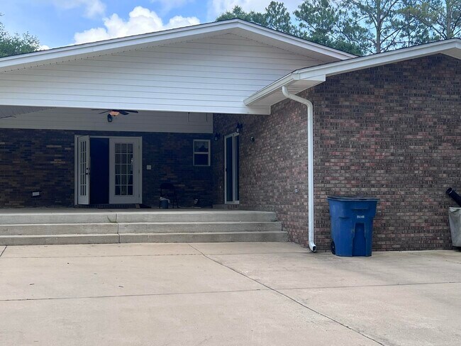 Building Photo - 7200 FL-85