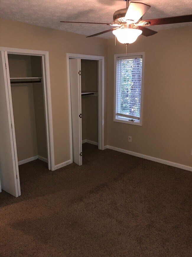 Building Photo - 3/2 Ranch w/ Large 2 Car Garage and Fenced in Backyard on Private Cul-De-Sac!