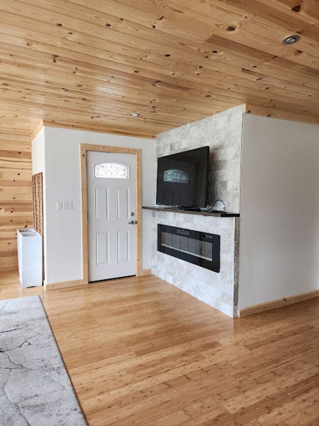 Building Photo - Long Realty & Property Management - Very Beautiful Cabin Close to Ski Resorts