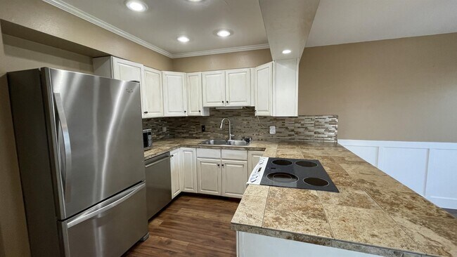 Building Photo - 4420 W Skye Dr
