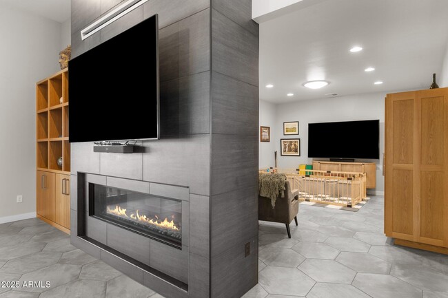 Building Photo - 2500 Lupine Ln