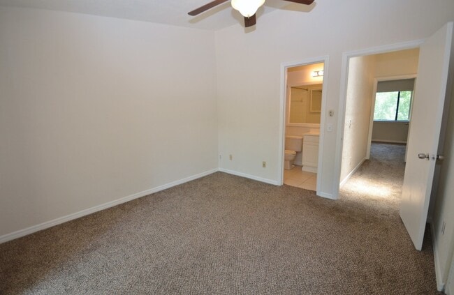 Building Photo - 4037 SW 21st Rd