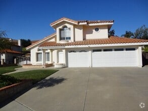 Building Photo - 3 bed/2.5 Bath Home in Oceanside!