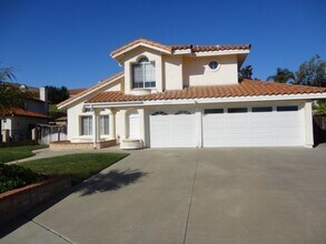 Building Photo - 3 bed/2.5 Bath Home in Oceanside!