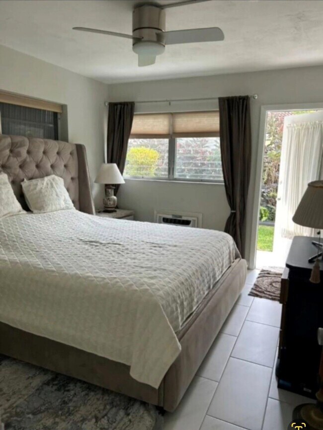 Building Photo - 1920 NE 51st Ct