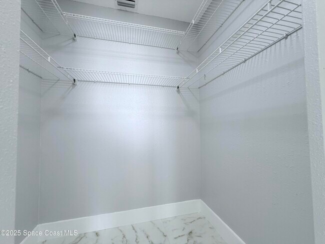 Building Photo - 2473 Largo Ave