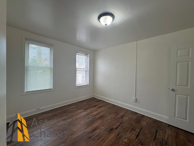 Building Photo - Modern 4-Bedroom with Yard & Easy Downtown...