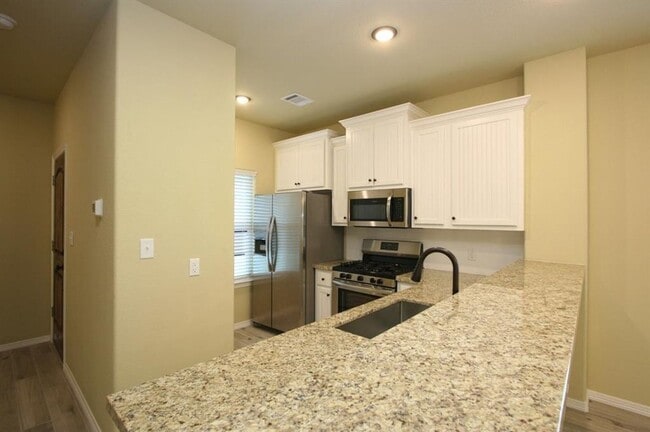 Building Photo - Like New Two Bedroom Townhouse in April Sound