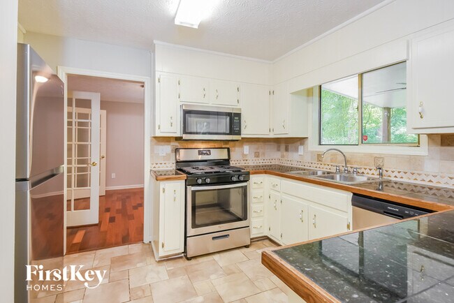 Building Photo - 1214 Hollytree Ct