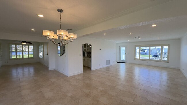 Building Photo - Lakefront 2BR Home in 55+ Leisureville Community