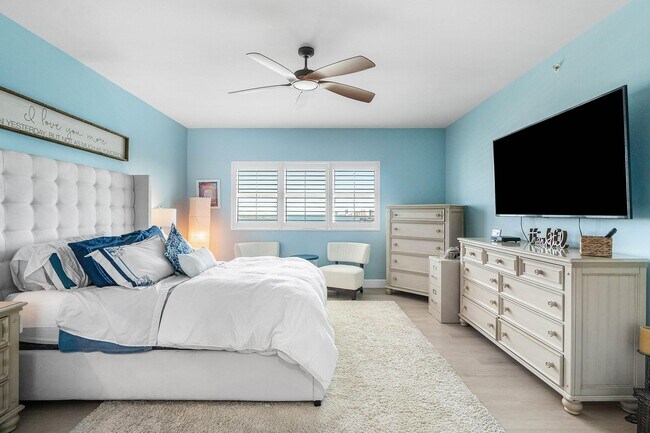 Building Photo - 2650 Lake Shore Dr