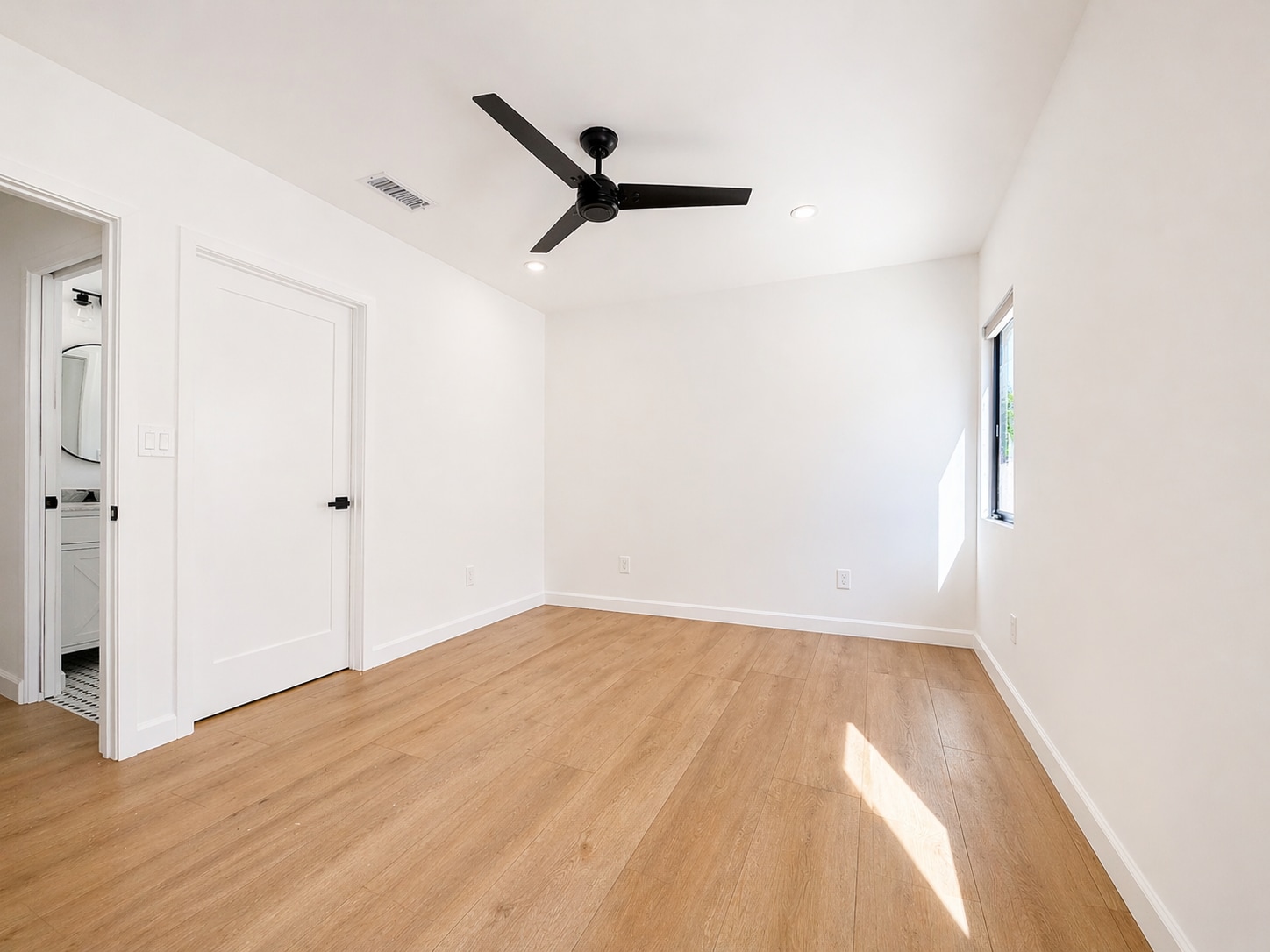 Building Photo - 818 N Genesee Ave