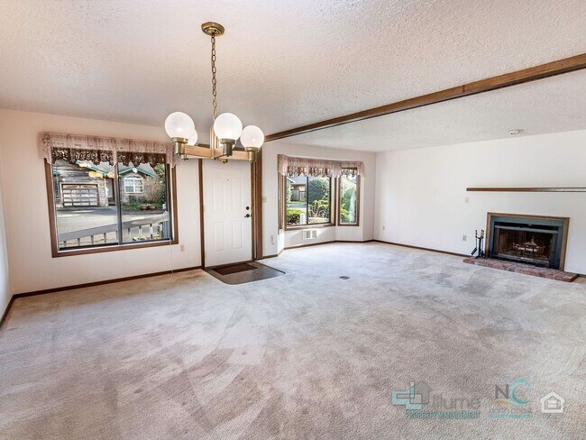 Building Photo - Charming 3-bedroom, 2-bath home in Seaside