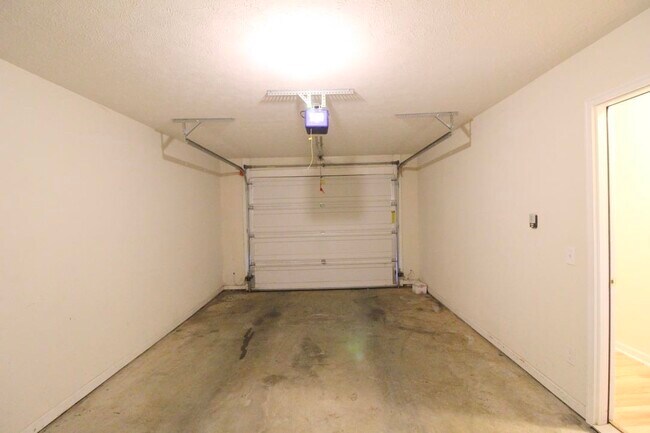 Building Photo - 351 Emerson Ln