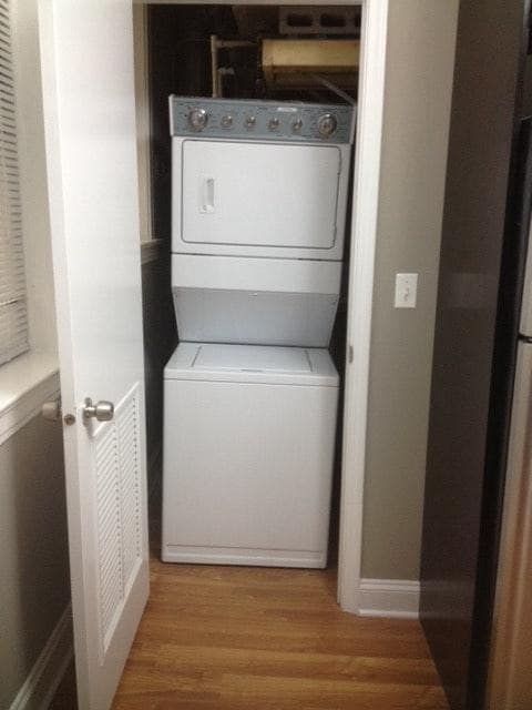 Building Photo - Gorgeous 2 bed 1 bath in the Edgewater area