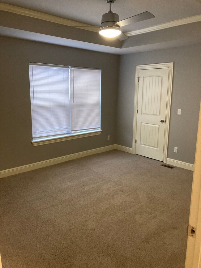 Building Photo - Now Pre leasing Adorable3 bedroom 3.5 bath...