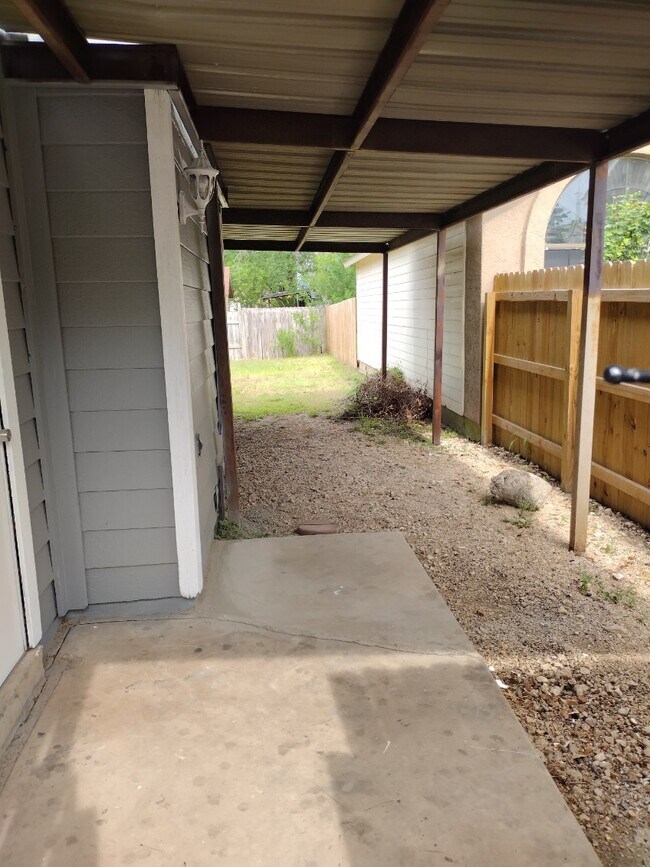 Building Photo - 6314 Village Arbor