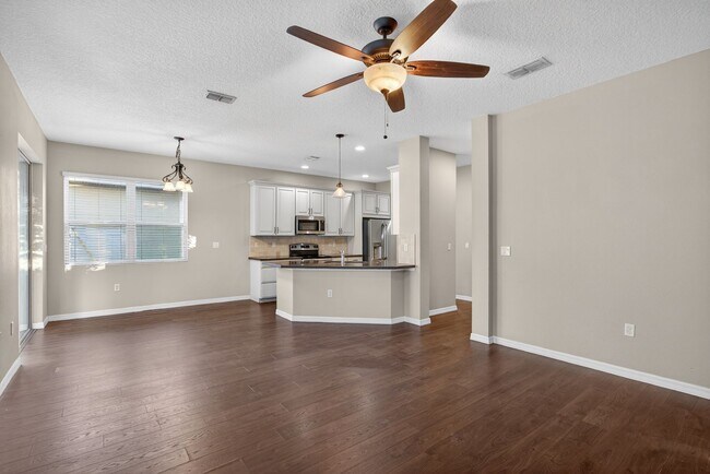 Building Photo - 104 Riachuelo Ln