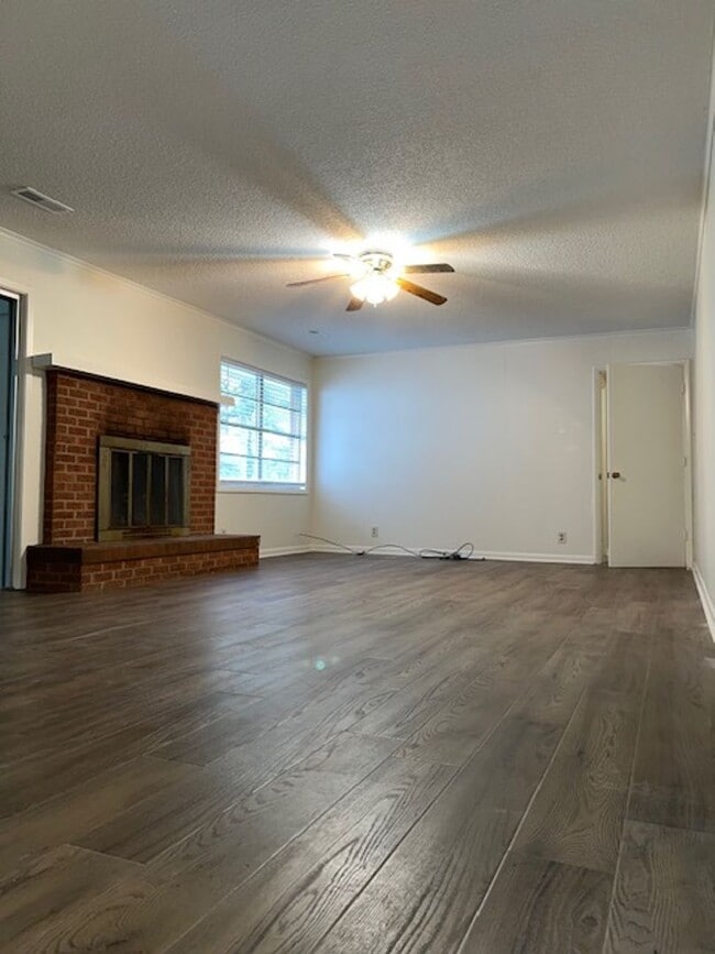 Building Photo - 2524 W Hillsboro St