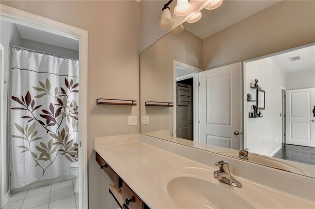 Building Photo - 11653 Parkside Ave