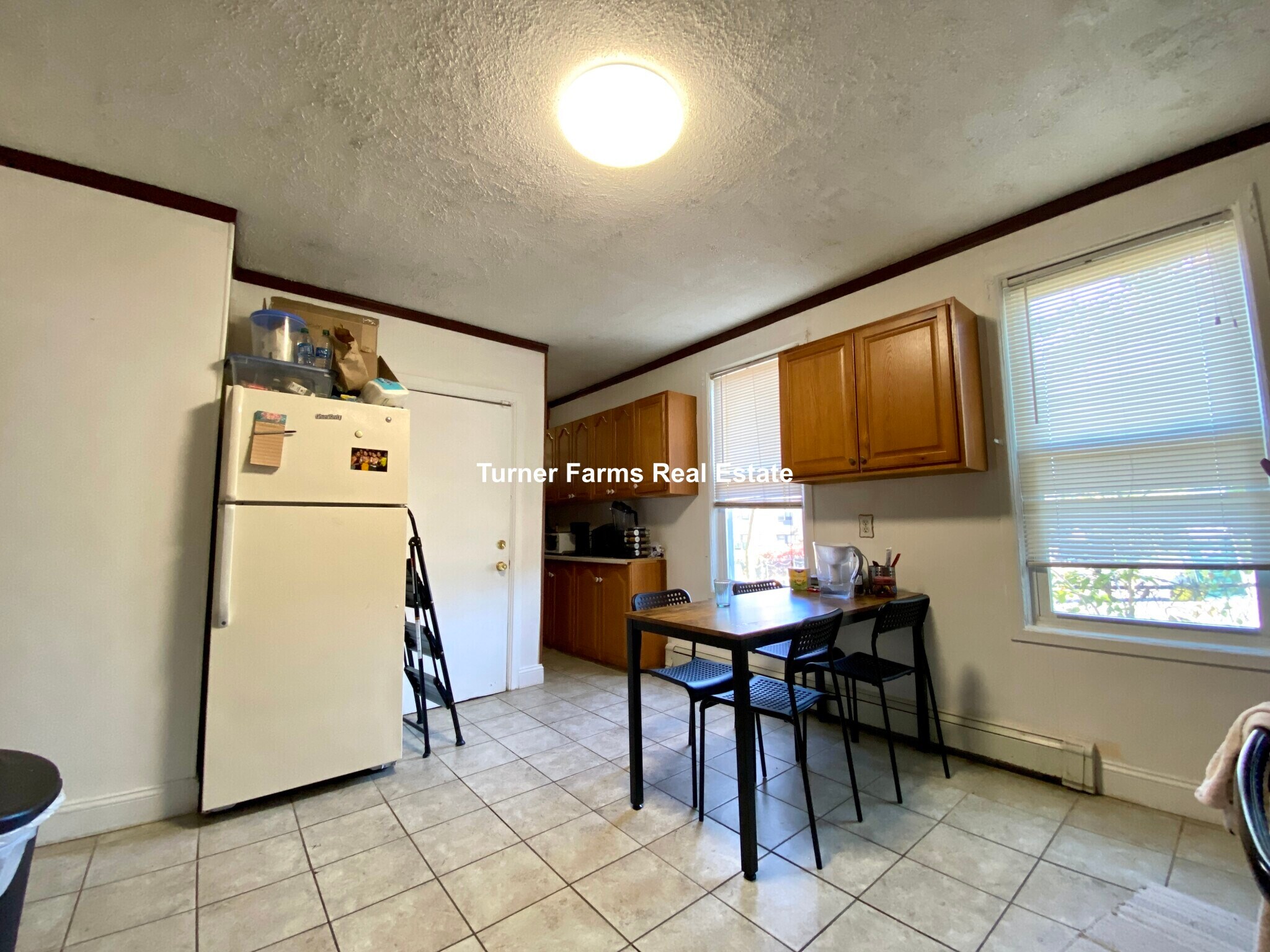 Building Photo - 205 Hillside St