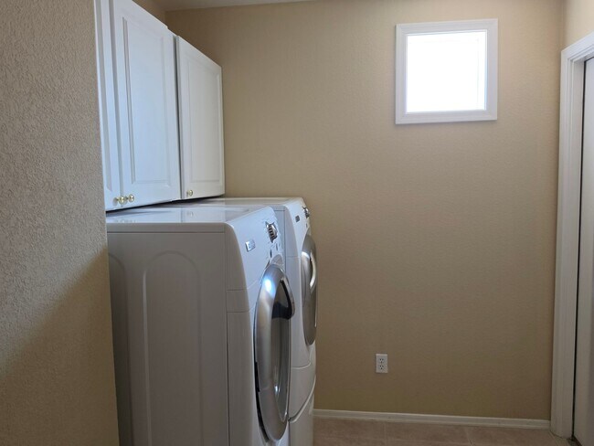 Building Photo - Active Adult Living | 2 Primary Suites + Den