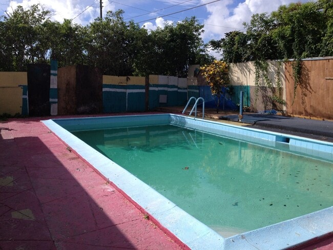 Building Photo - 3-2 House with a Pool