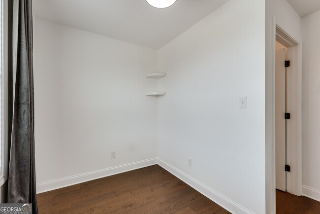 Building Photo - 499 Little Oak St