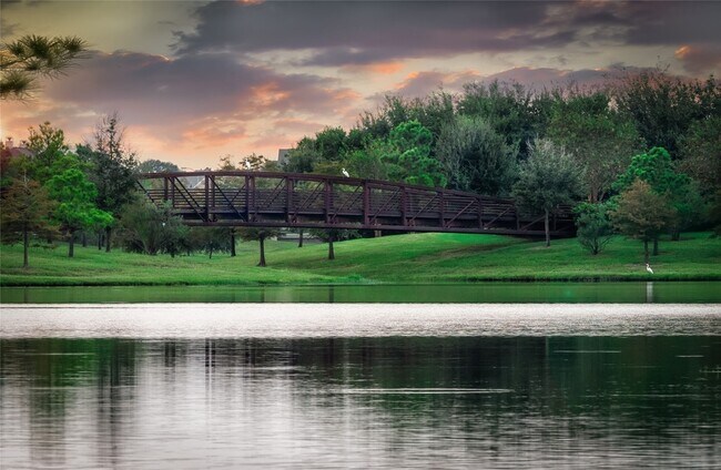 Building Photo - 21215 Central Vly Ln