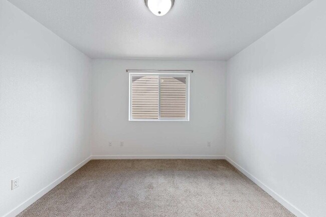 Building Photo - Large Recent Construction Home with Bonus Room!