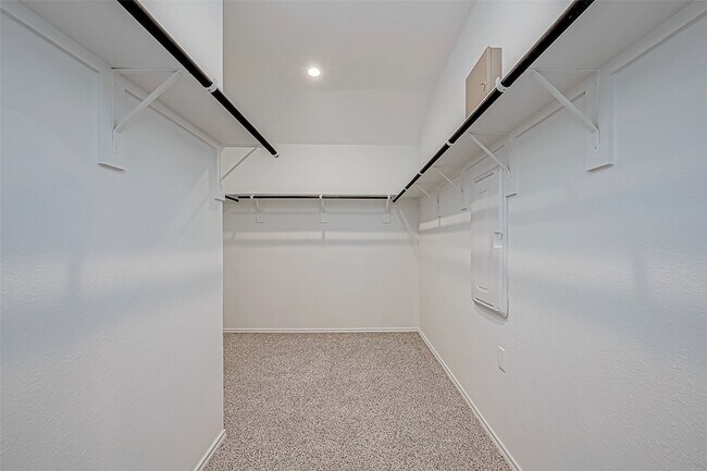 Building Photo - 532 Comal Trl