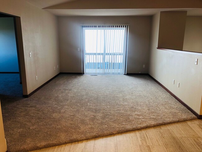 Building Photo - Townhome - Stonebridge Farms