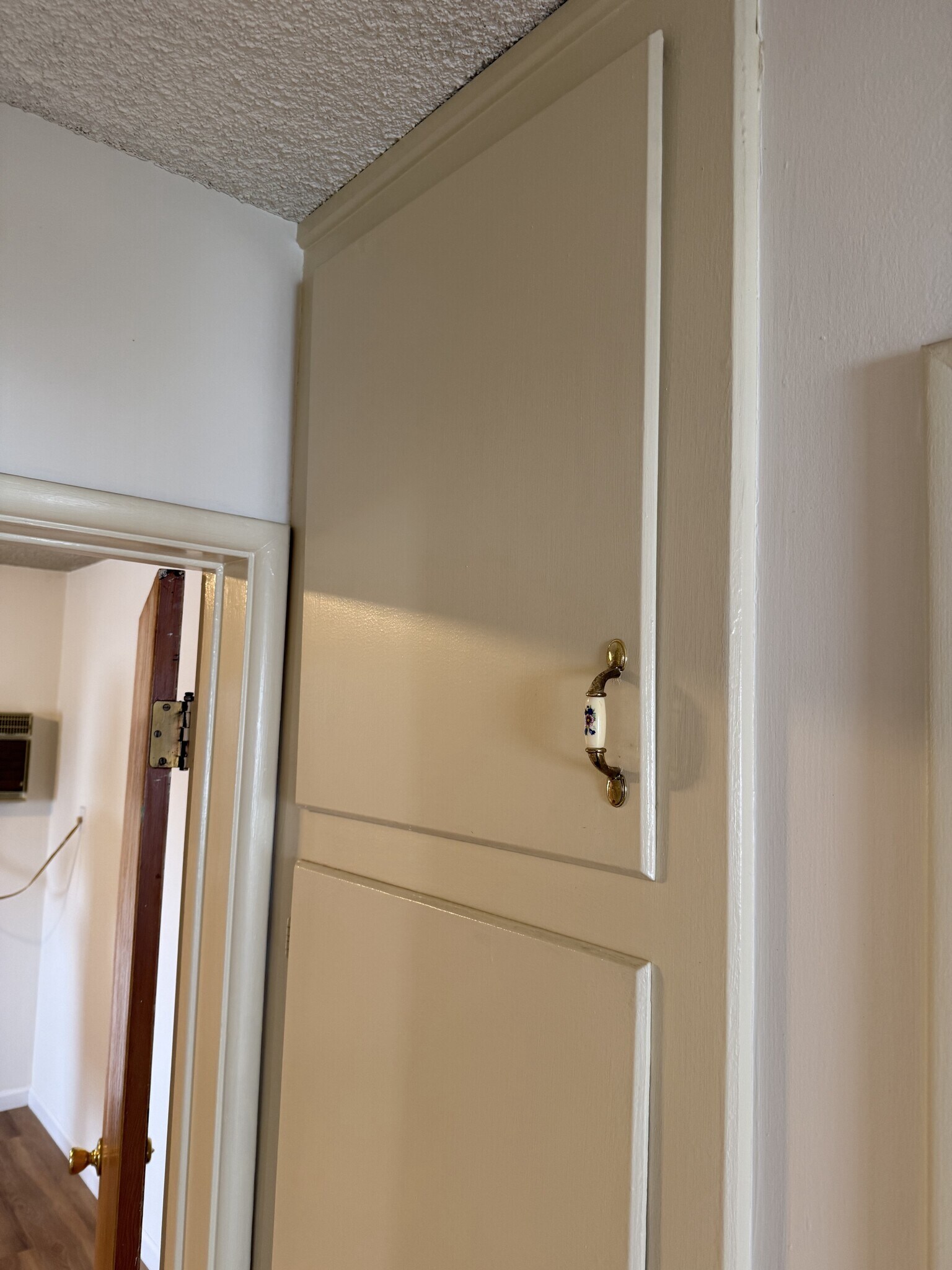 Building Photo - 330 E Fairview Ave