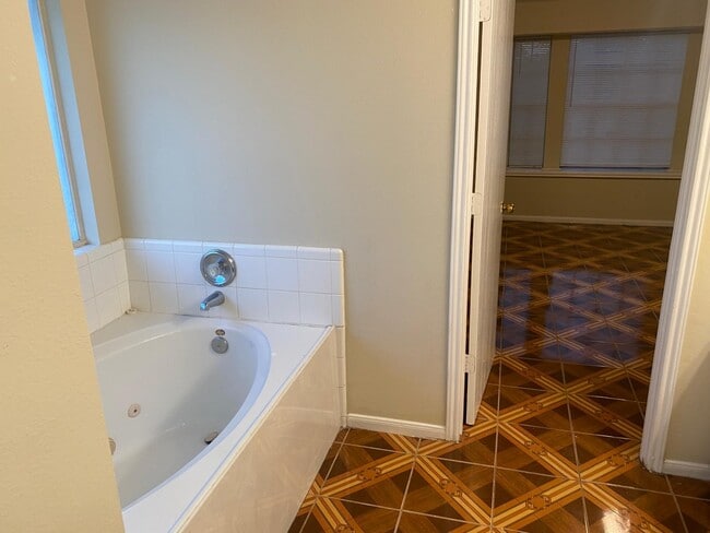 Building Photo - 4026 Clayton Bend Ct