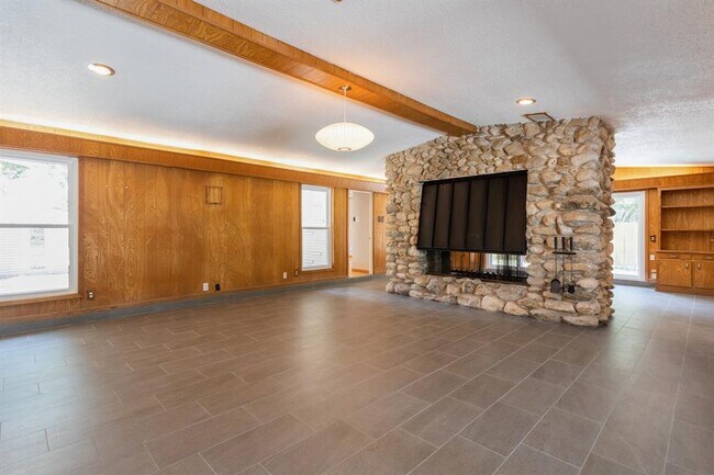 Building Photo - 9106 Bonhomme Rd